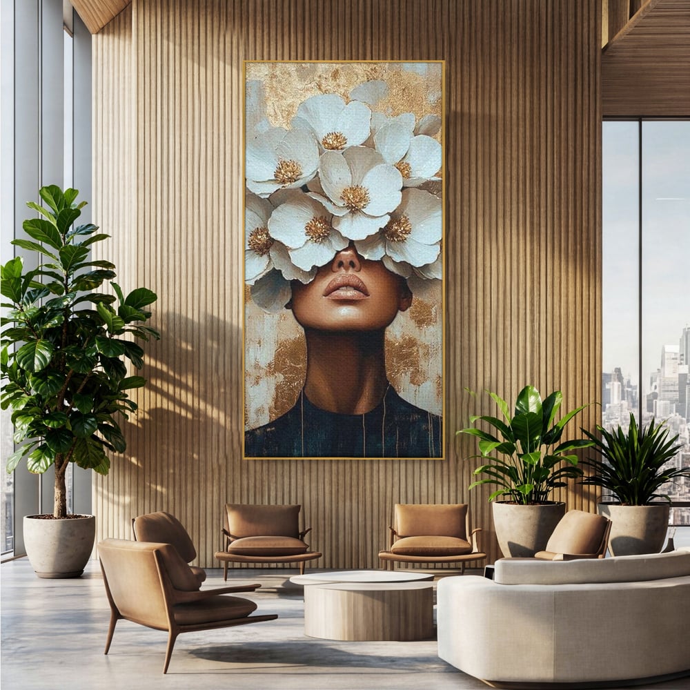 Tablou canvas cu tablou canvas portret feminin cu flori, in rama de aluminiu auriu, pe perete intr-un birou